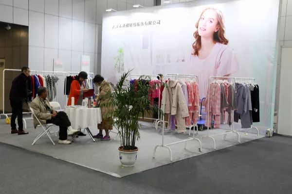 產(chǎn)業(yè)新機(jī)遇，時(shí)尚新未來(lái)——2019武漢國(guó)際紡織面料及輔料展覽會(huì)盛大開(kāi)幕